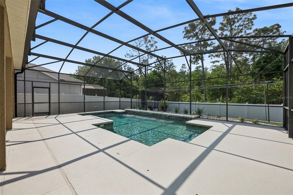 Activo con contrato: $825,000 (6 camas, 4 baños, 3583 Pies cuadrados)