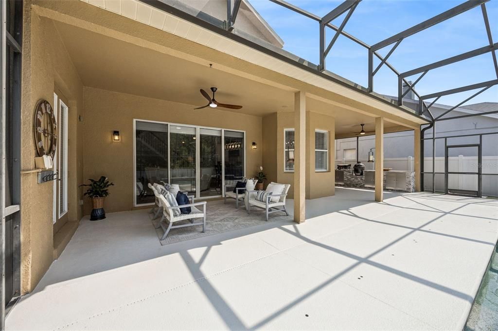Activo con contrato: $825,000 (6 camas, 4 baños, 3583 Pies cuadrados)