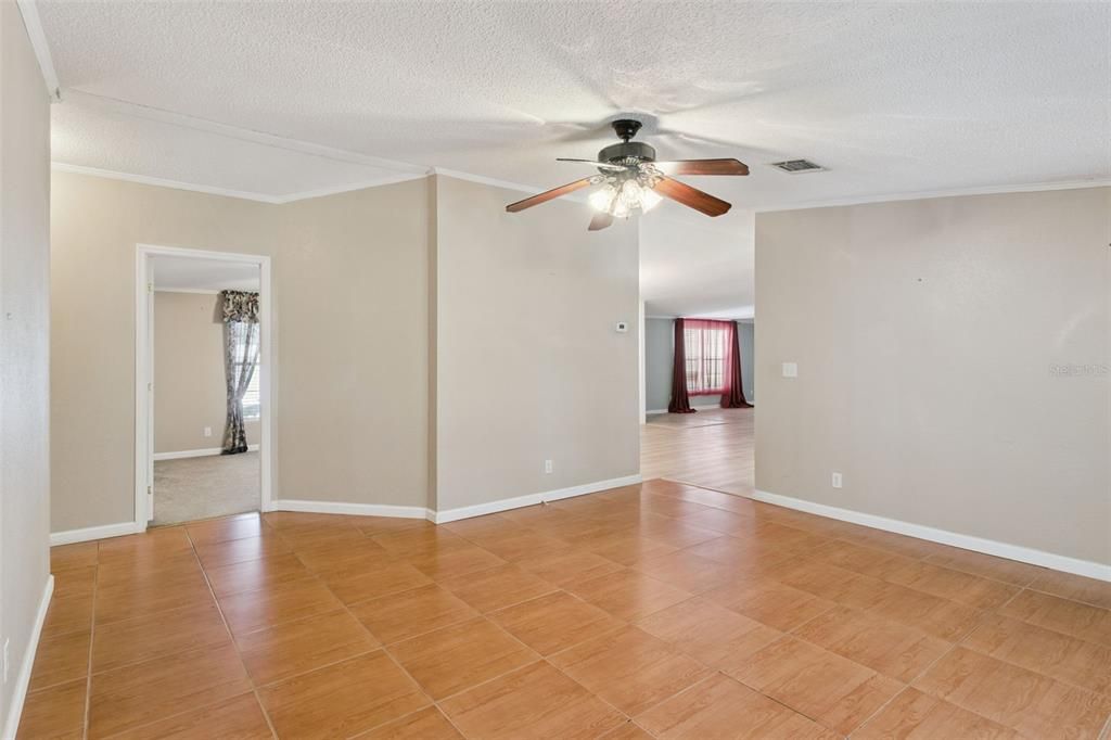 Activo con contrato: $259,900 (4 camas, 2 baños, 2280 Pies cuadrados)