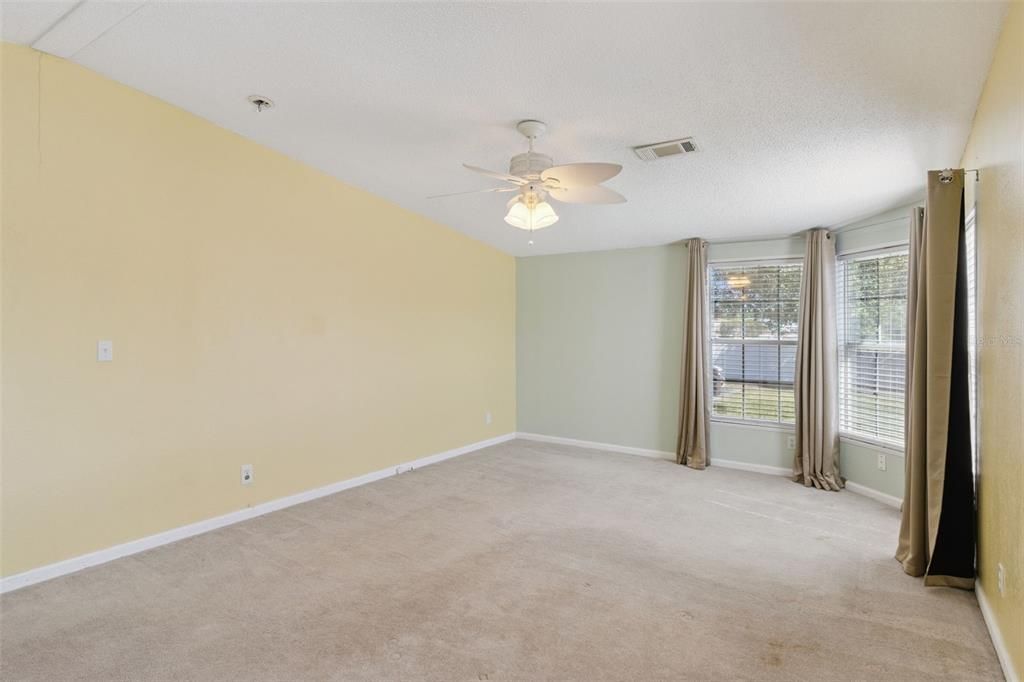 Activo con contrato: $259,900 (4 camas, 2 baños, 2280 Pies cuadrados)