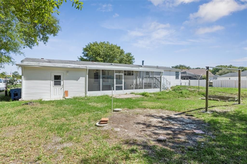 Activo con contrato: $259,900 (4 camas, 2 baños, 2280 Pies cuadrados)