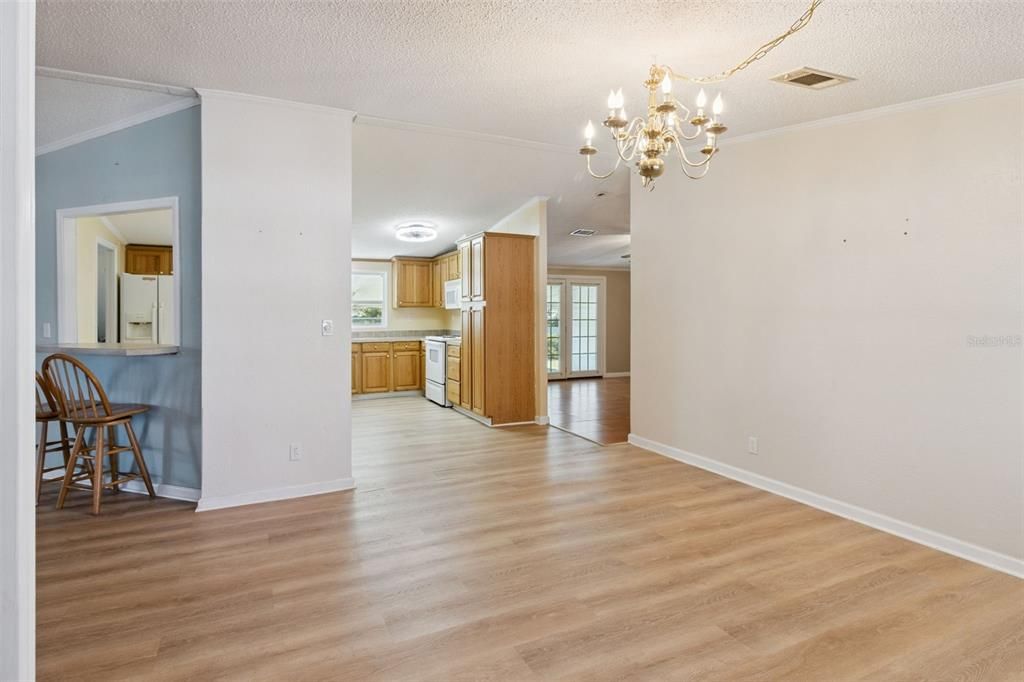 Activo con contrato: $259,900 (4 camas, 2 baños, 2280 Pies cuadrados)