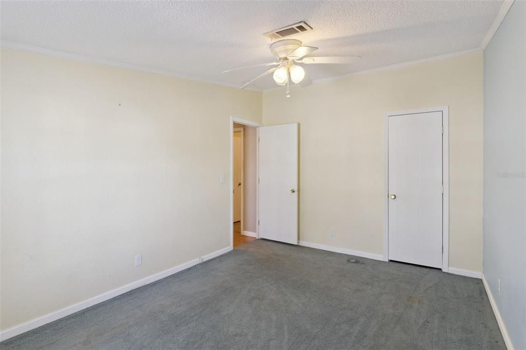 Activo con contrato: $259,900 (4 camas, 2 baños, 2280 Pies cuadrados)