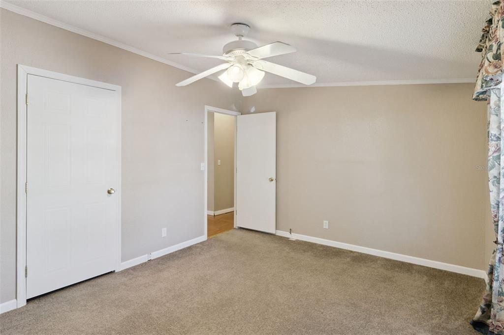 Activo con contrato: $259,900 (4 camas, 2 baños, 2280 Pies cuadrados)