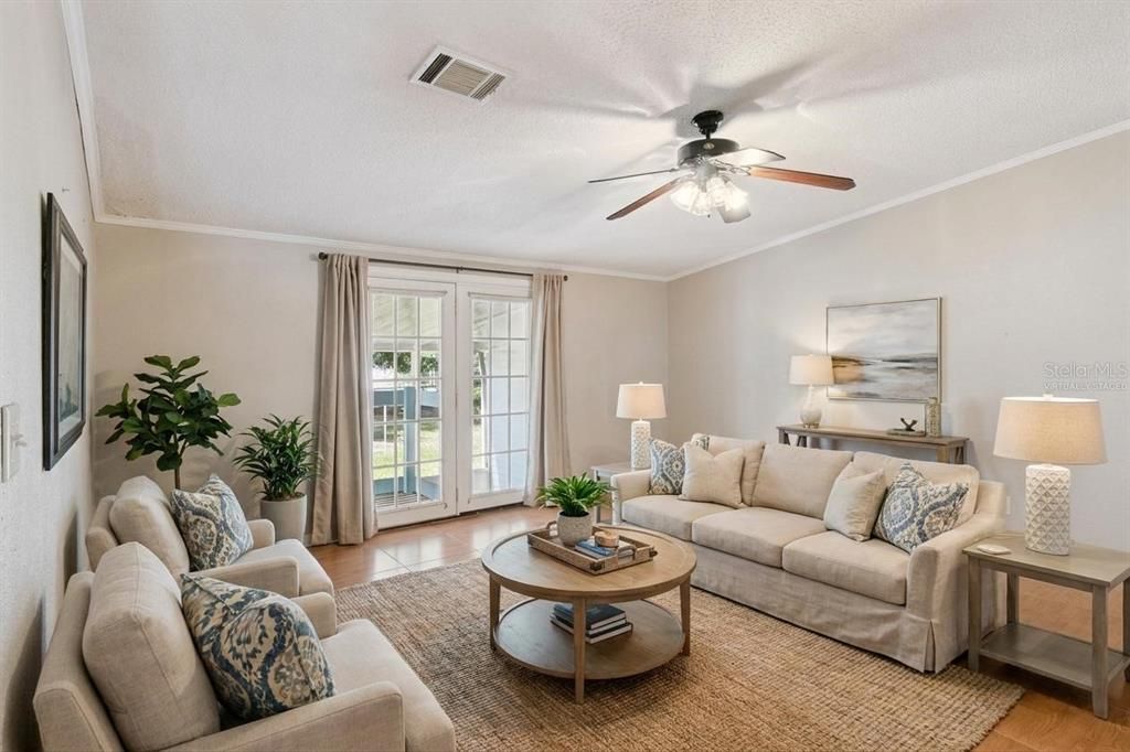 Activo con contrato: $259,900 (4 camas, 2 baños, 2280 Pies cuadrados)