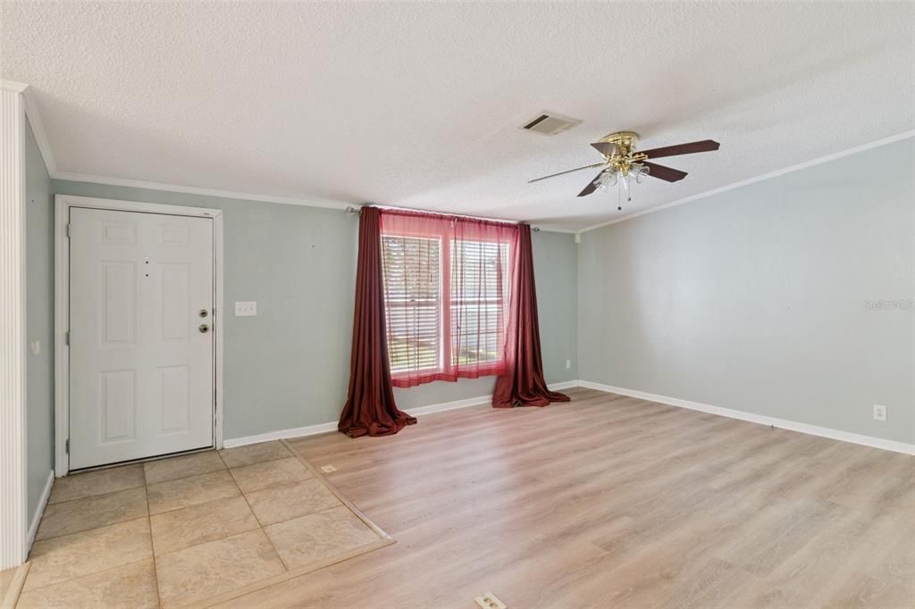 Activo con contrato: $259,900 (4 camas, 2 baños, 2280 Pies cuadrados)