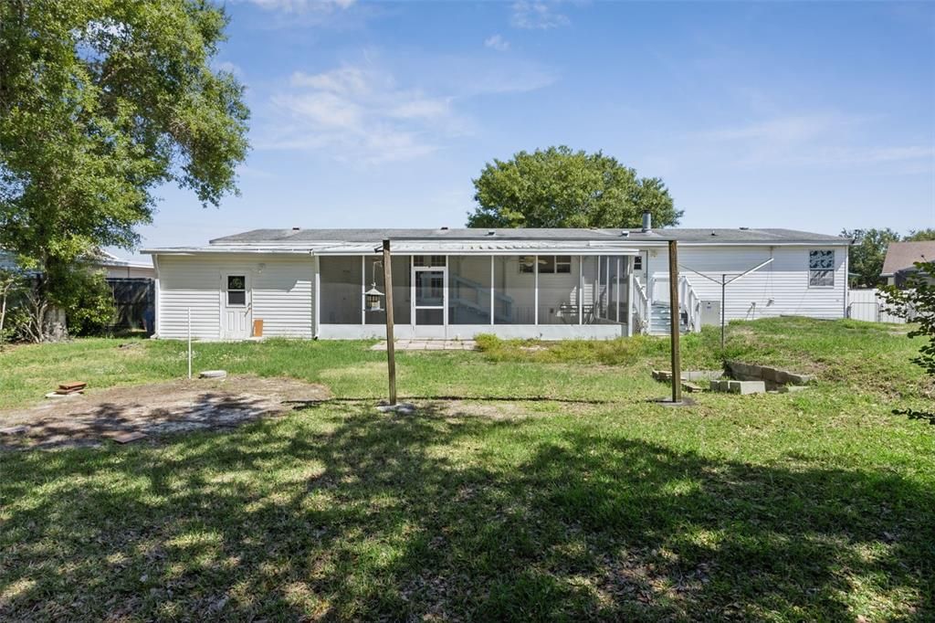 Activo con contrato: $259,900 (4 camas, 2 baños, 2280 Pies cuadrados)