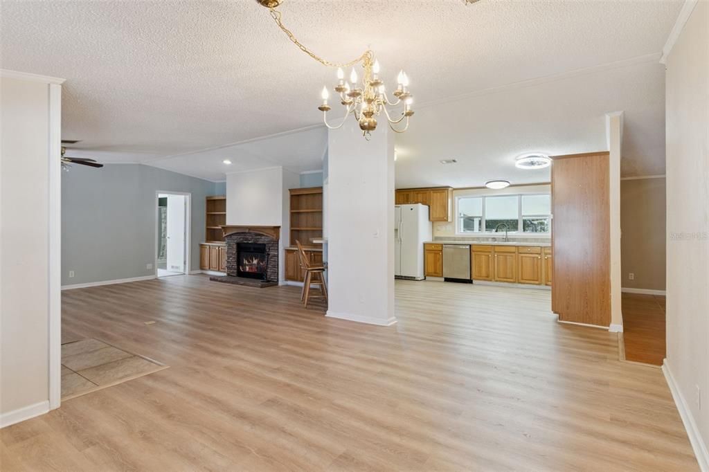 Activo con contrato: $259,900 (4 camas, 2 baños, 2280 Pies cuadrados)