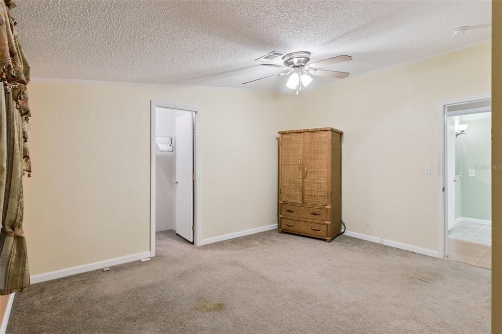 Activo con contrato: $259,900 (4 camas, 2 baños, 2280 Pies cuadrados)