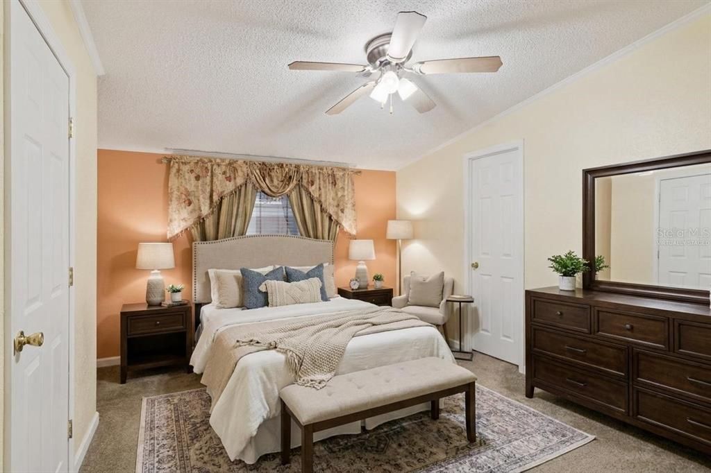 Activo con contrato: $259,900 (4 camas, 2 baños, 2280 Pies cuadrados)