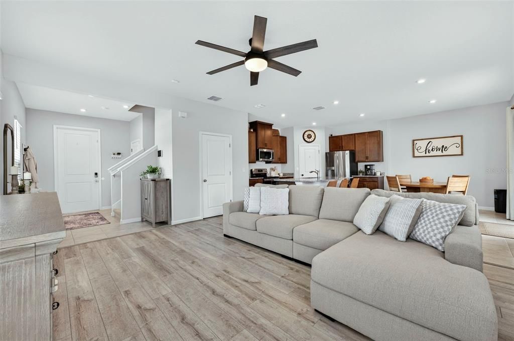Active With Contract: $375,000 (3 beds, 2 baths, 1828 Square Feet)