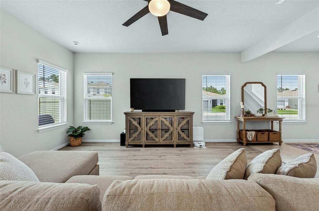 Active With Contract: $375,000 (3 beds, 2 baths, 1828 Square Feet)