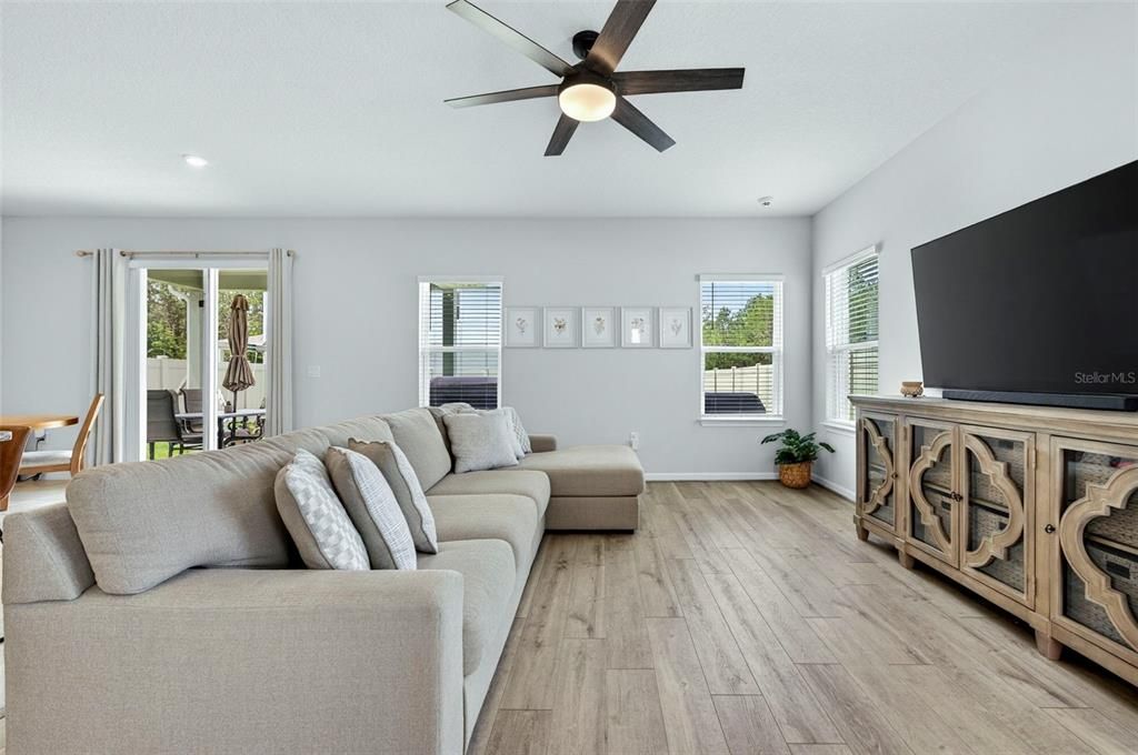 Active With Contract: $375,000 (3 beds, 2 baths, 1828 Square Feet)