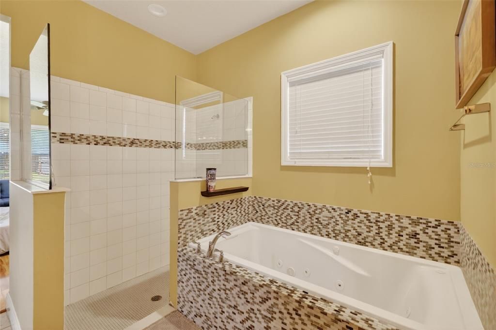 Active With Contract: $420,000 (2 beds, 3 baths, 2119 Square Feet)