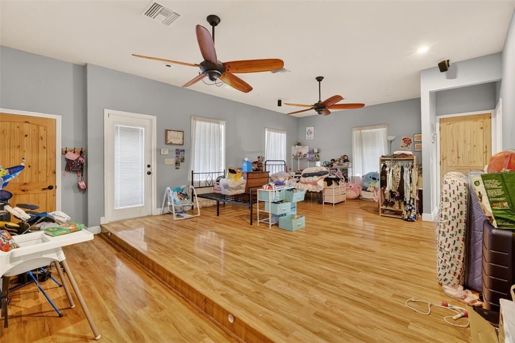 Active With Contract: $420,000 (2 beds, 3 baths, 2119 Square Feet)