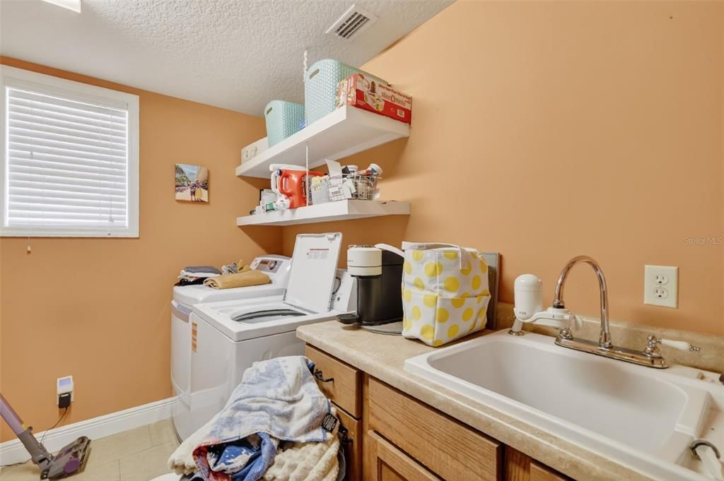 Active With Contract: $420,000 (2 beds, 3 baths, 2119 Square Feet)