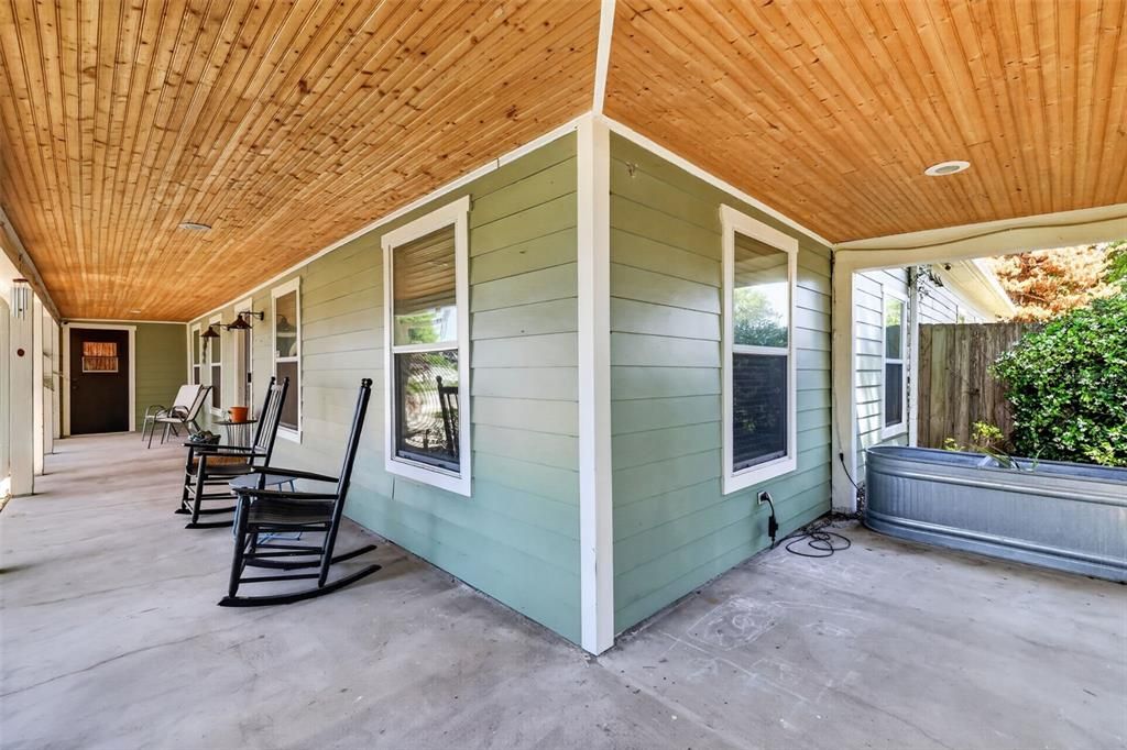 Active With Contract: $420,000 (2 beds, 3 baths, 2119 Square Feet)