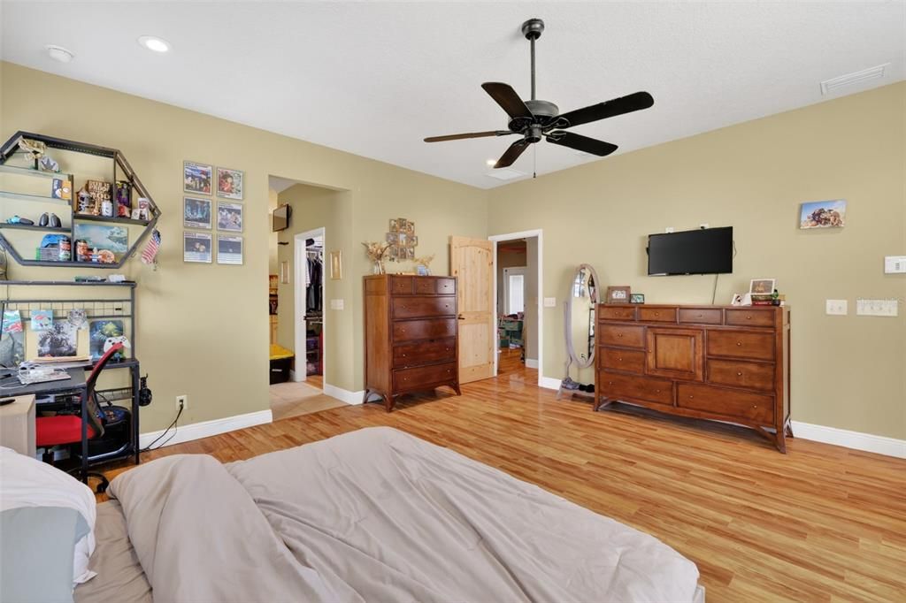 Active With Contract: $420,000 (2 beds, 3 baths, 2119 Square Feet)