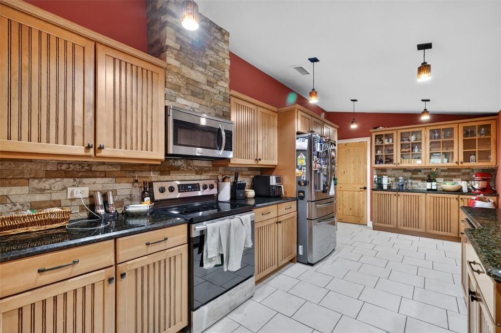 Active With Contract: $420,000 (2 beds, 3 baths, 2119 Square Feet)