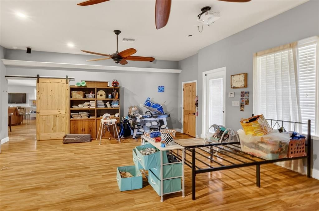 Active With Contract: $420,000 (2 beds, 3 baths, 2119 Square Feet)