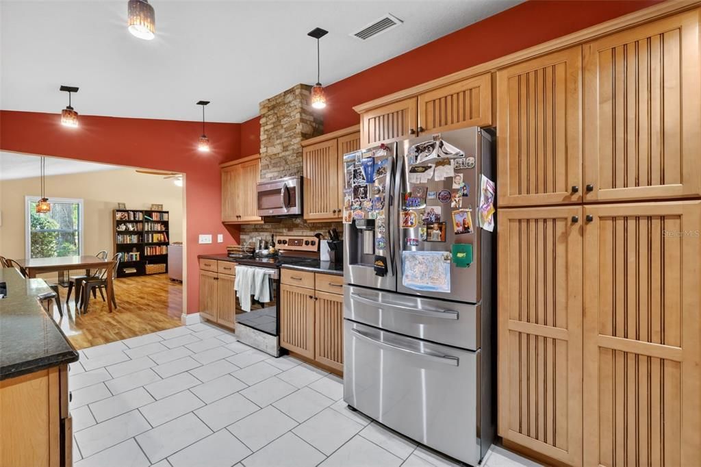 Active With Contract: $420,000 (2 beds, 3 baths, 2119 Square Feet)