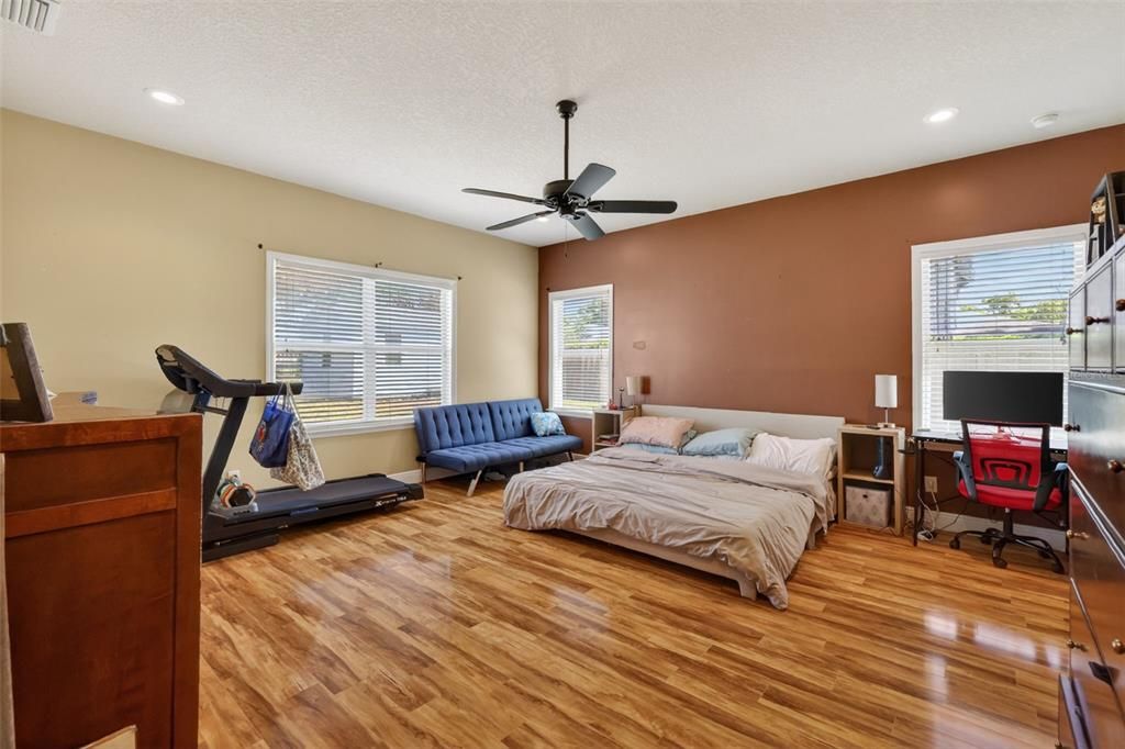 Active With Contract: $420,000 (2 beds, 3 baths, 2119 Square Feet)