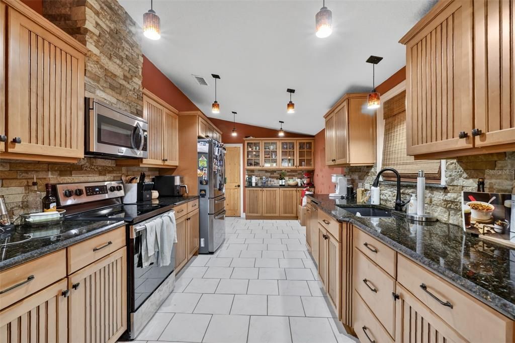 Active With Contract: $420,000 (2 beds, 3 baths, 2119 Square Feet)