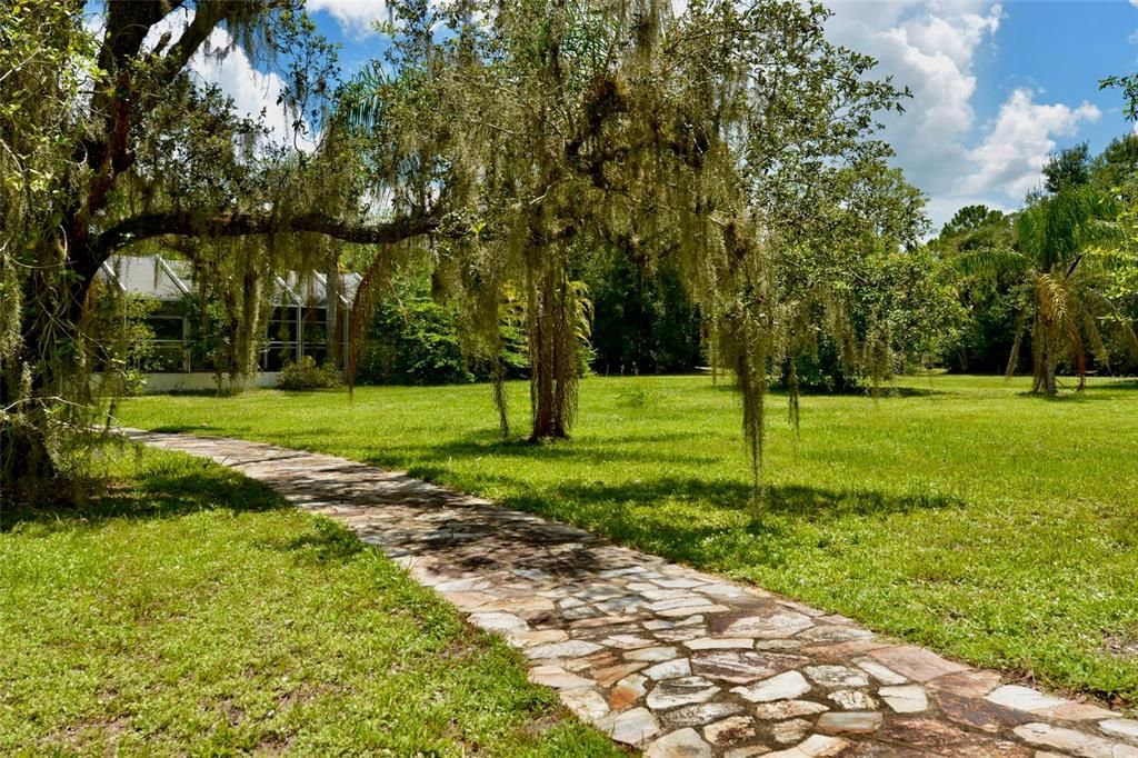 For Sale: $999,999 (5 beds, 3 baths, 3512 Square Feet)