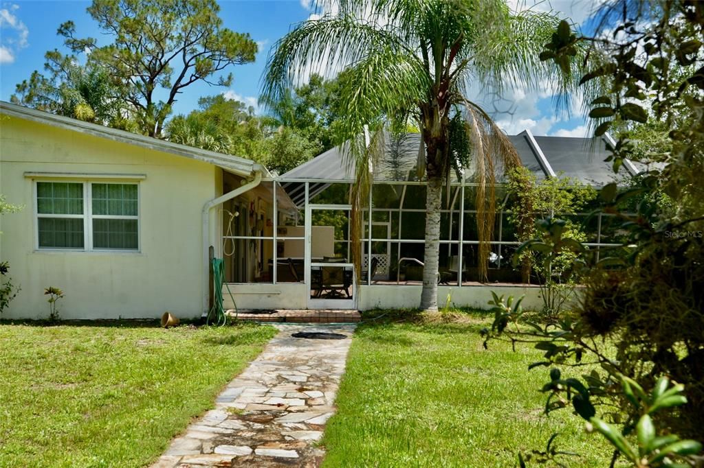 For Sale: $999,999 (5 beds, 3 baths, 3512 Square Feet)