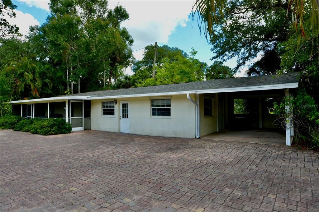 For Sale: $999,999 (5 beds, 3 baths, 3512 Square Feet)