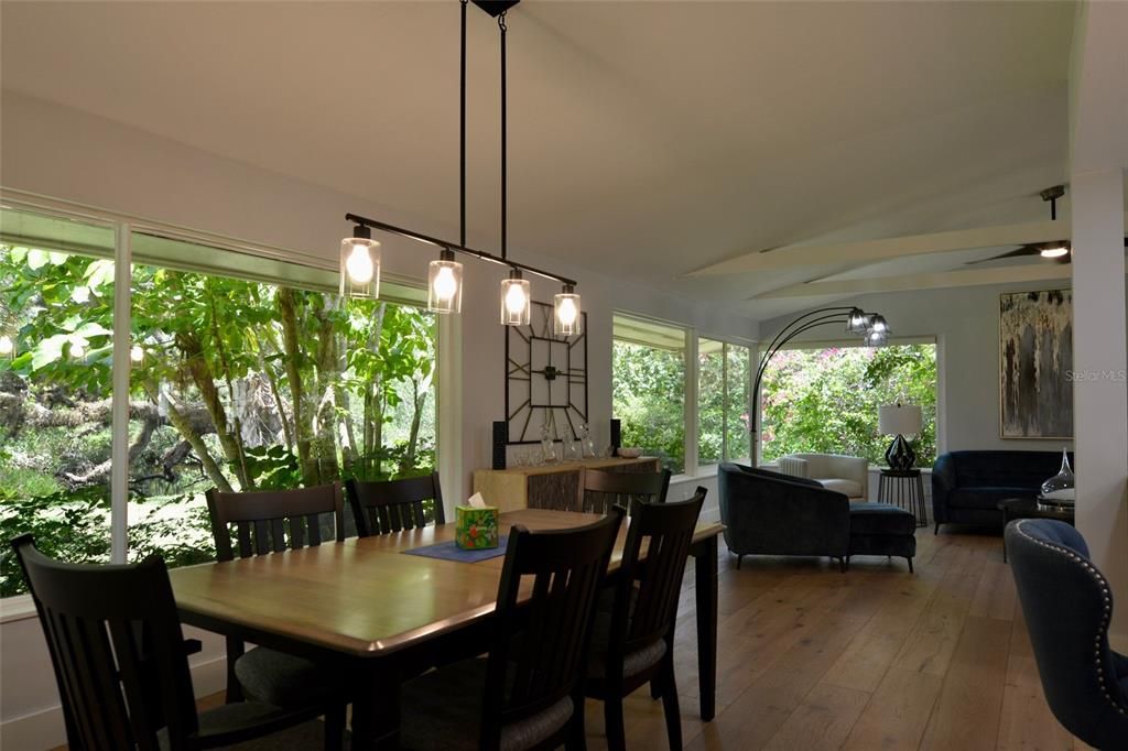 For Sale: $999,999 (5 beds, 3 baths, 3512 Square Feet)