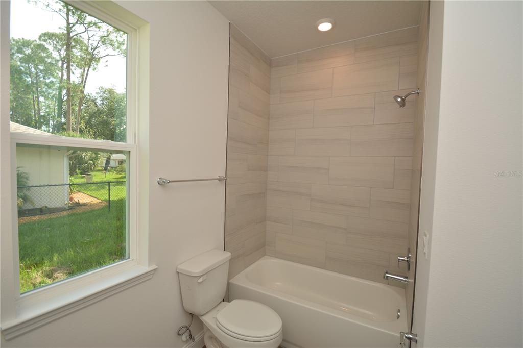 En Renta: $2,450 (4 camas, 2 baños, 1902 Pies cuadrados)
