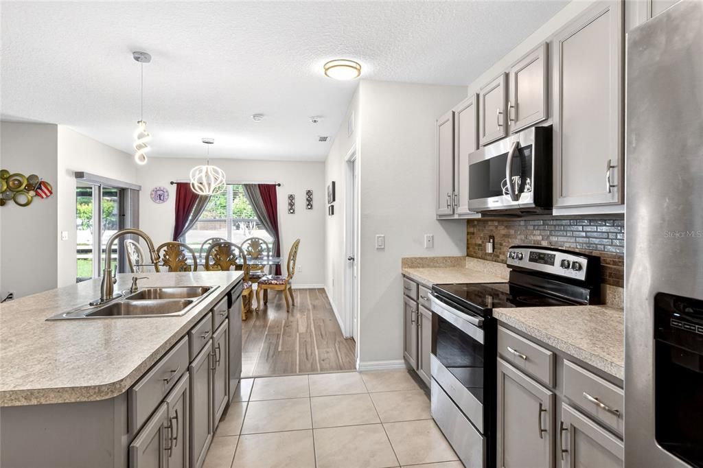 Active With Contract: $259,000 (3 beds, 2 baths, 1725 Square Feet)