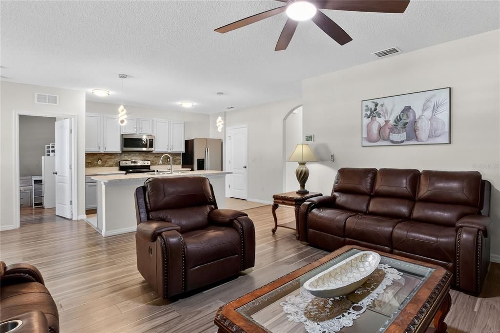 Active With Contract: $259,000 (3 beds, 2 baths, 1725 Square Feet)