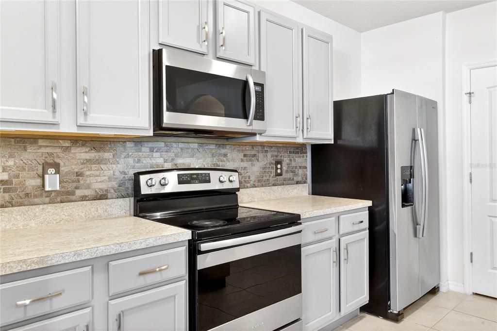Active With Contract: $259,000 (3 beds, 2 baths, 1725 Square Feet)