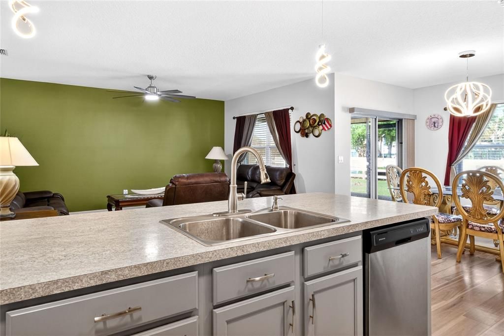 Active With Contract: $259,000 (3 beds, 2 baths, 1725 Square Feet)