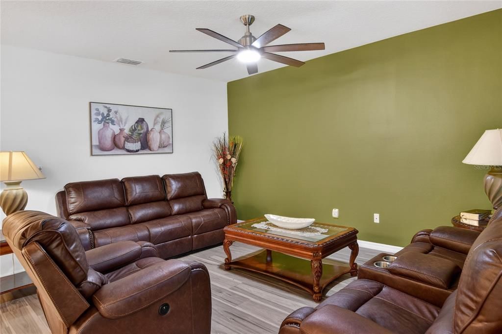 Active With Contract: $259,000 (3 beds, 2 baths, 1725 Square Feet)