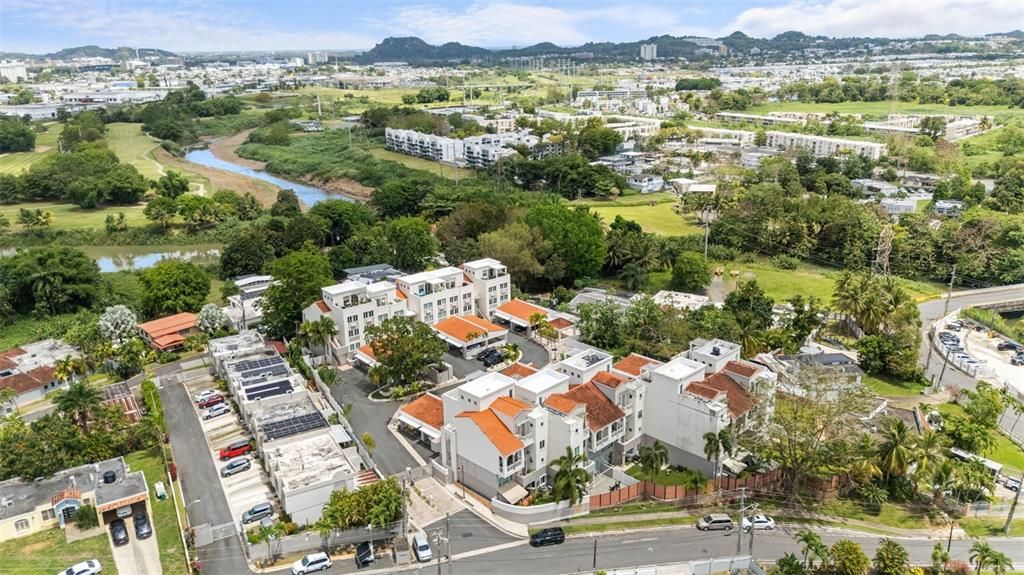 合同活跃: $585,000 (4 贝兹, 3 浴室, 3233 平方英尺)