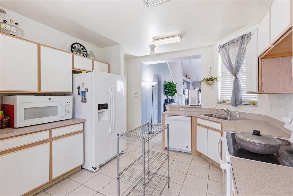 Active With Contract: $225,000 (3 beds, 2 baths, 1565 Square Feet)