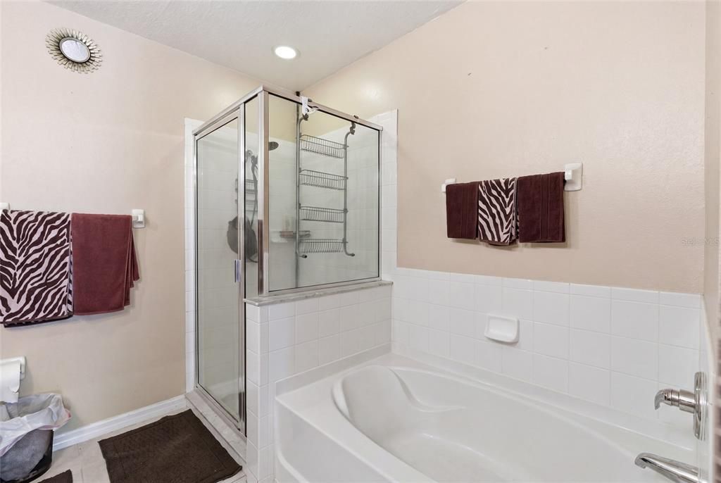 Active With Contract: $225,000 (3 beds, 2 baths, 1565 Square Feet)