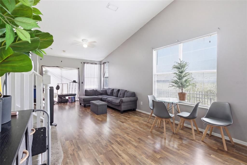 Active With Contract: $225,000 (3 beds, 2 baths, 1565 Square Feet)