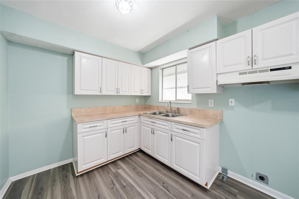 For Sale: $179,000 (3 beds, 1 baths, 1188 Square Feet)