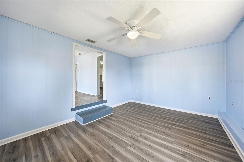 For Sale: $179,000 (3 beds, 1 baths, 1188 Square Feet)