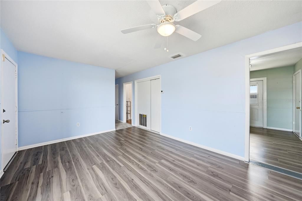For Sale: $179,000 (3 beds, 1 baths, 1188 Square Feet)