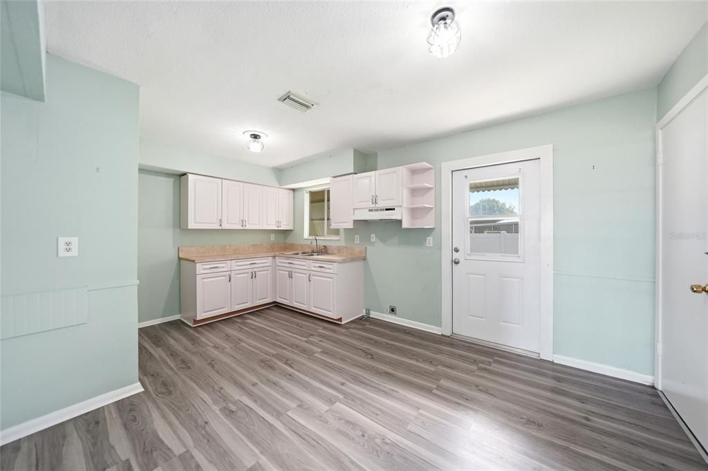 For Sale: $179,000 (3 beds, 1 baths, 1188 Square Feet)