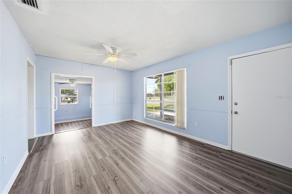 For Sale: $179,000 (3 beds, 1 baths, 1188 Square Feet)