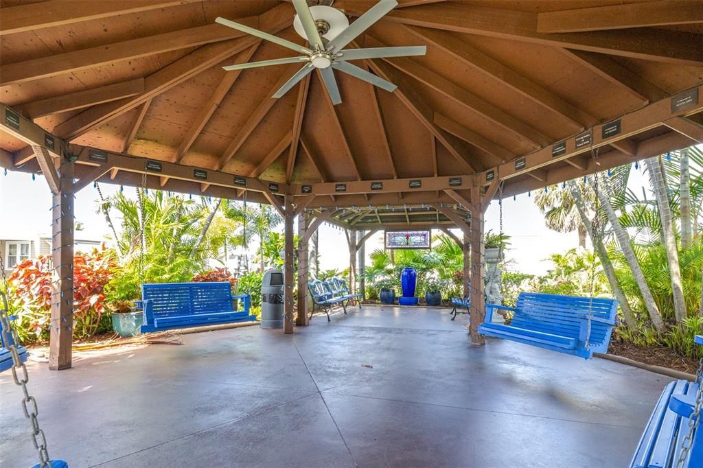 For Sale: $114,000 (2 beds, 2 baths, 960 Square Feet)
