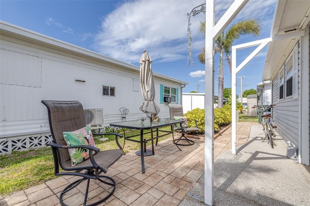 For Sale: $114,000 (2 beds, 2 baths, 960 Square Feet)