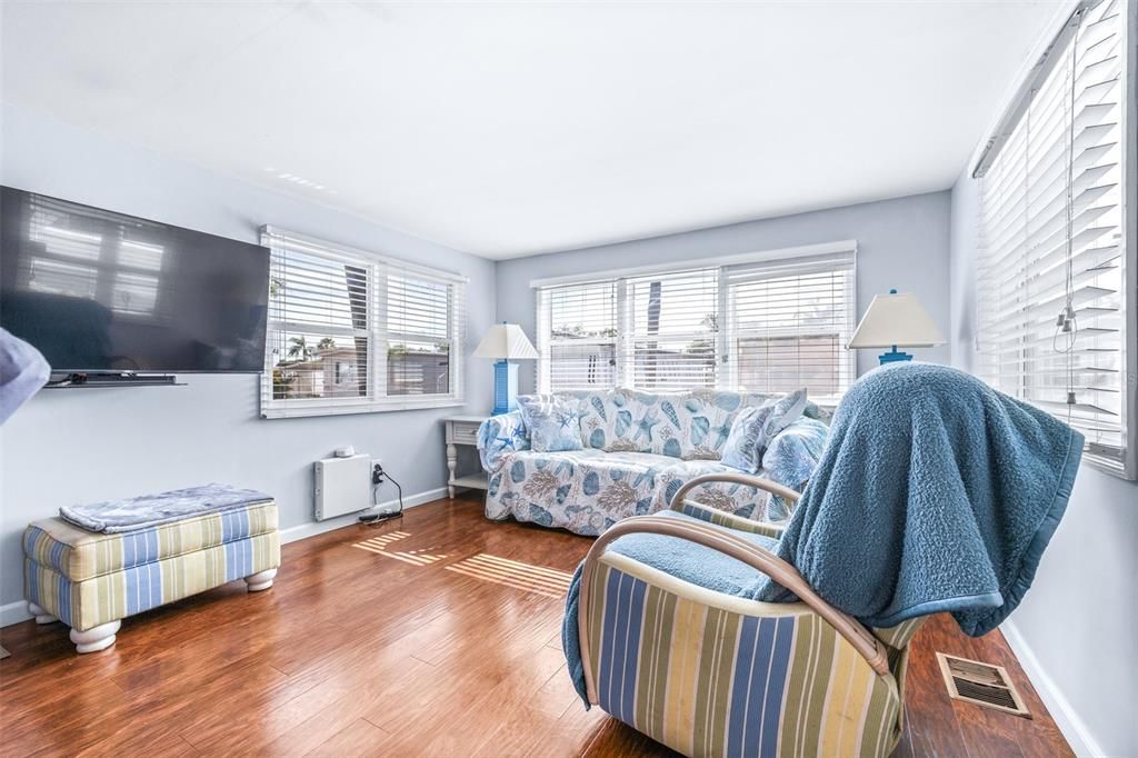 For Sale: $114,000 (2 beds, 2 baths, 960 Square Feet)