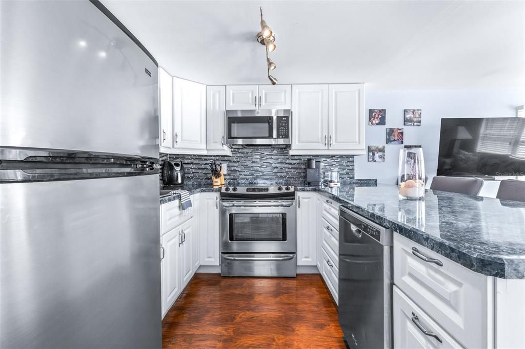 For Sale: $114,000 (2 beds, 2 baths, 960 Square Feet)